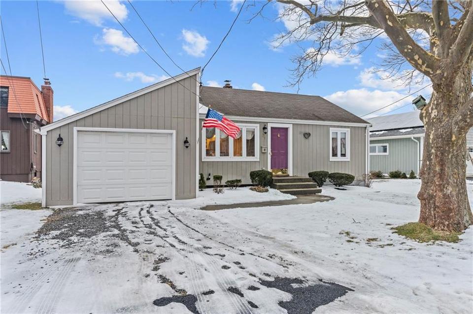 31 Brookwood Rd, Bristol, RI 02809 32 Photos MLS 1304110 Movoto