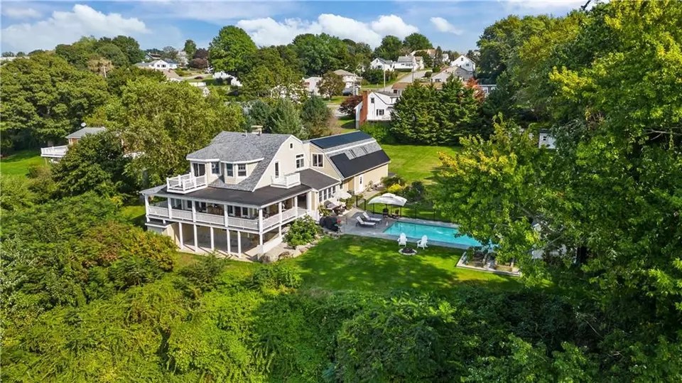 81 Hooper St, Tiverton, RI 02878 48 Photos Movoto