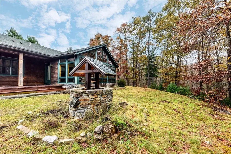 5800 Flat River Rd, Coventry, RI 02827 49 Photos Movoto