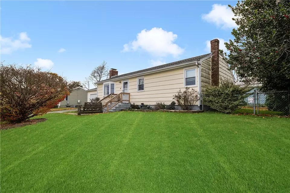 14 Valhalla Dr, Portsmouth, RI 02871 17 Photos Movoto