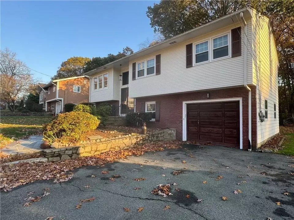66 Rockcrest Dr, Cranston, RI 02920 41 Photos Movoto