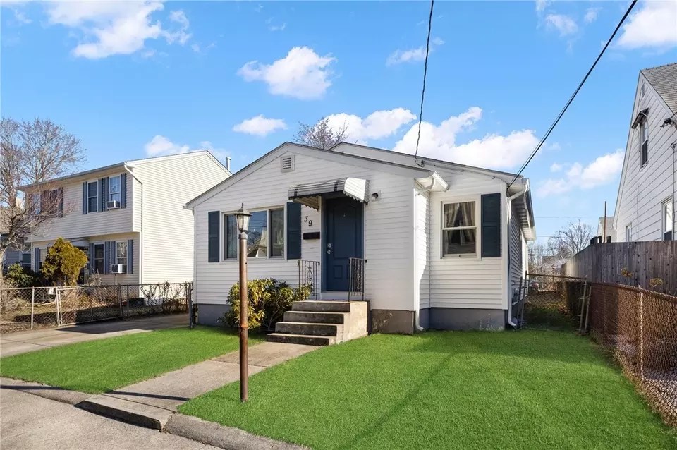 39 Victoria Ave, Cranston, RI 02920 21 Photos Movoto