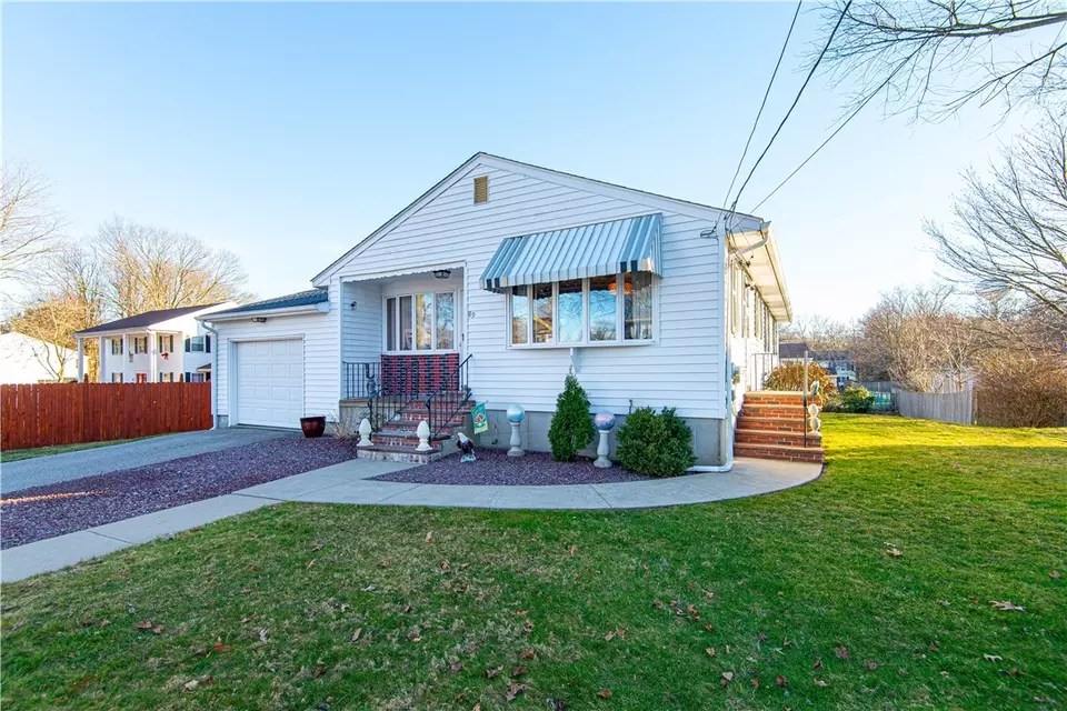 89 Rice Ave, East Providence, RI 02914 32 Photos Movoto