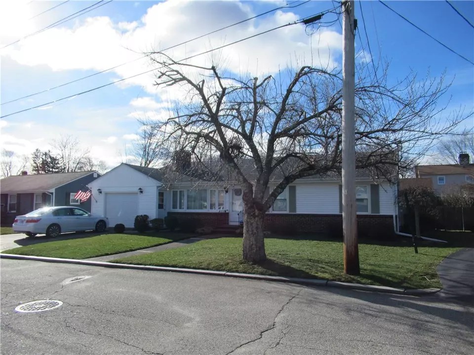 23 Larchwood Dr, East Providence, RI 02916 23 Photos Movoto