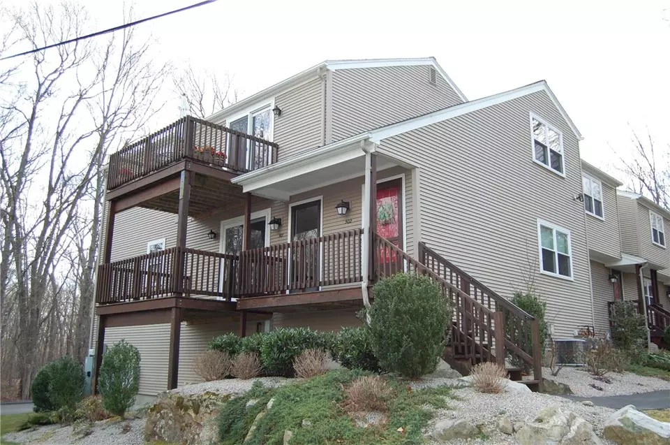 351 New London Ave 501, Warwick, RI 02886 19 Photos Movoto