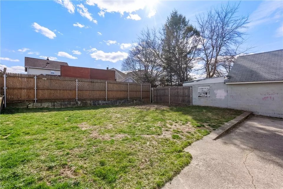 43 Alto St, Cranston, RI 02920 25 Photos Movoto