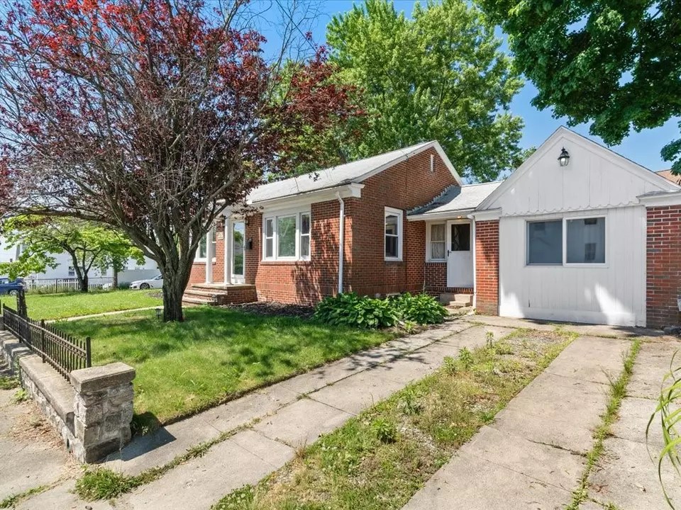 601 Laurel Hill Ave, Cranston, RI 02920 25 Photos Movoto