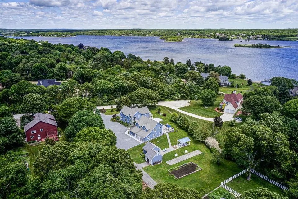 8 Clydes Way, Westport, MA 02790 50 Photos Movoto