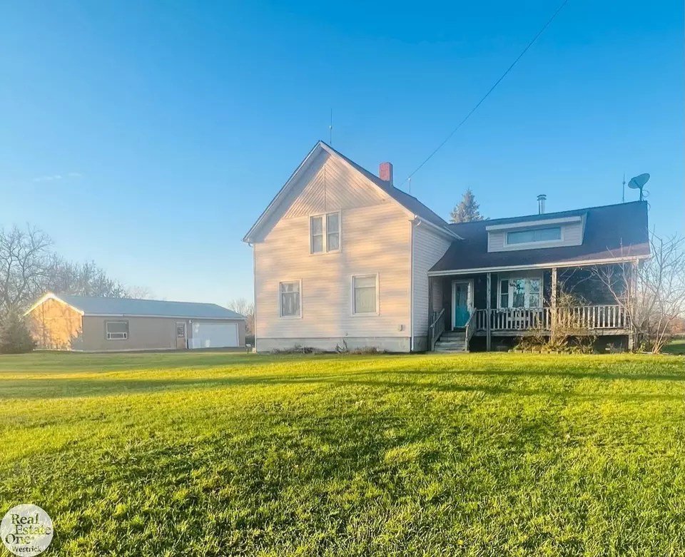 6086 Marine City, East China, MI 48054 31 Photos Movoto