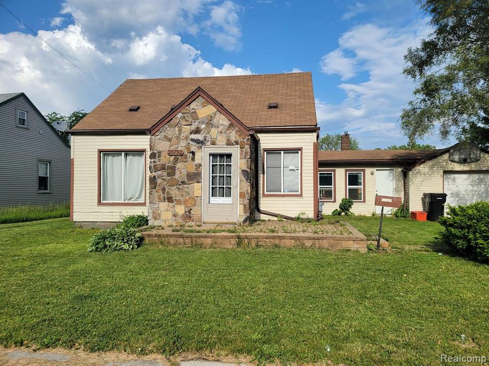 25752 Leach, Roseville, MI 48066 11 Photos MLS 60110426 Movoto