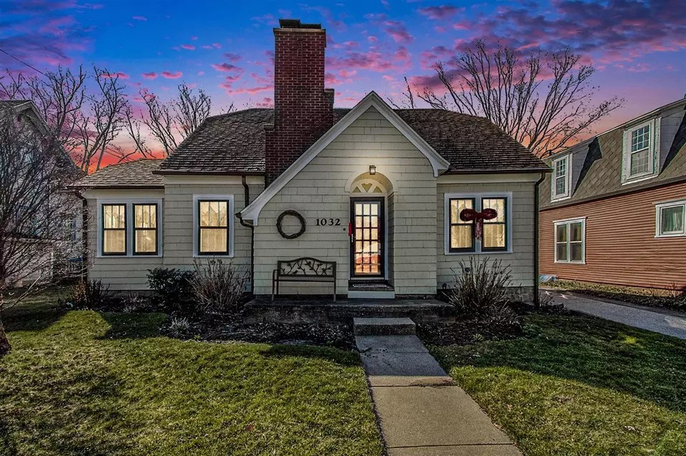 1032 Phoenix, South Haven, MI 49090 | 33 Photos - Movoto