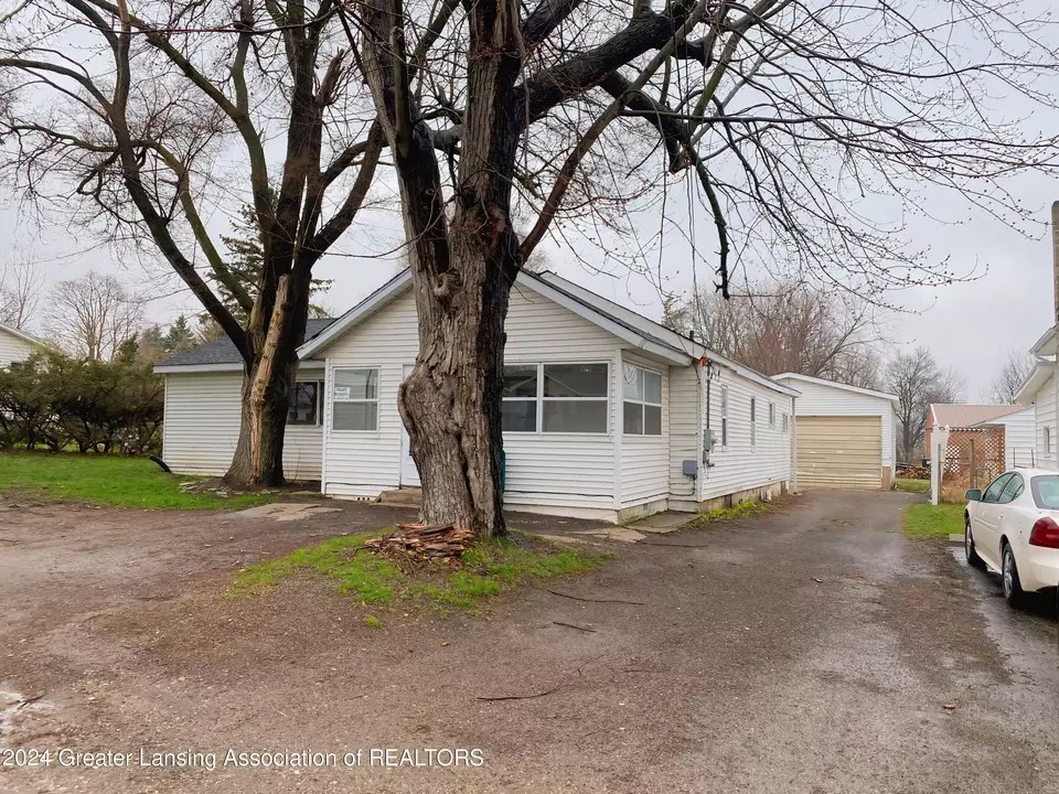 1430 Cleveland St, Owosso, MI 48867 24 Photos Movoto