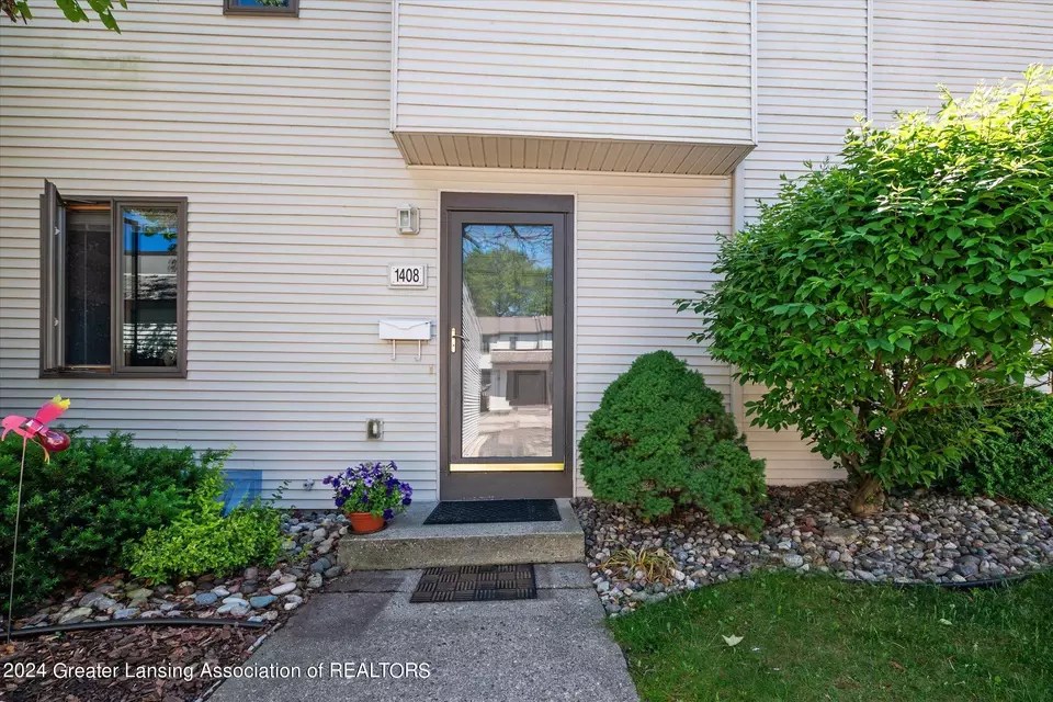 1408 Roxburgh Ave, East Lansing, MI 48823 55 Photos Movoto