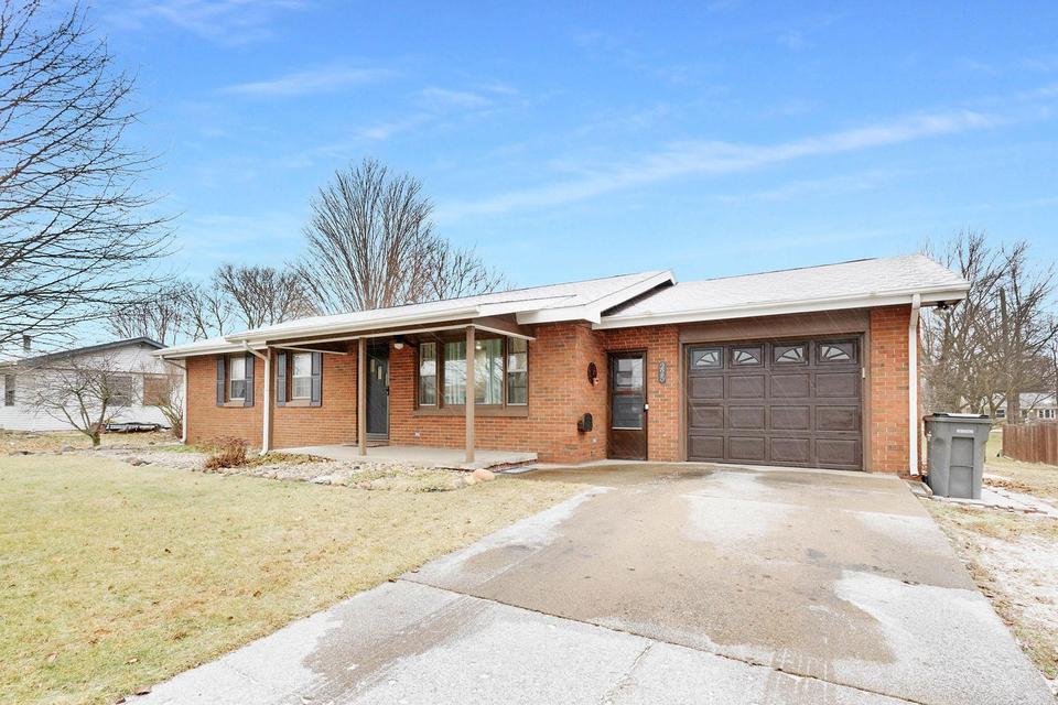 225 Elm St, Millersburg, IN 46543 23 Photos MLS 202201705 Movoto