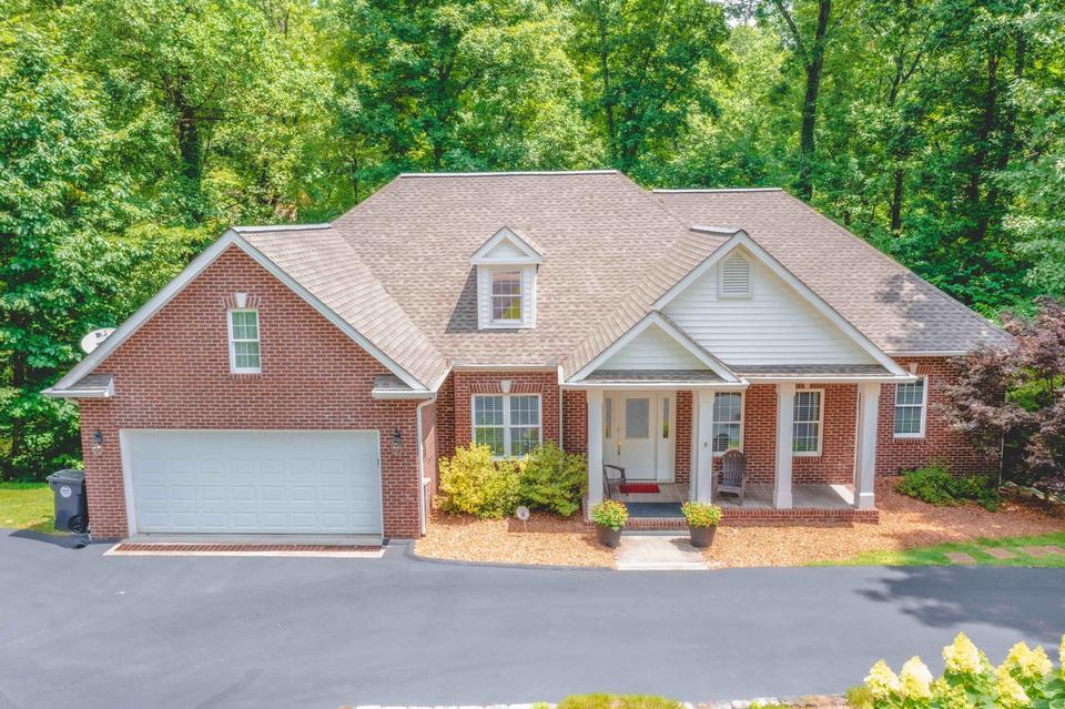 1220 Forest Circle Dr, Corbin, KY 40701 71 Photos MLS 22016296