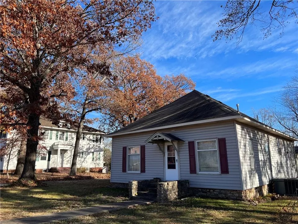 403 Madison Ave, Berryville, AR 72616 23 Photos Movoto