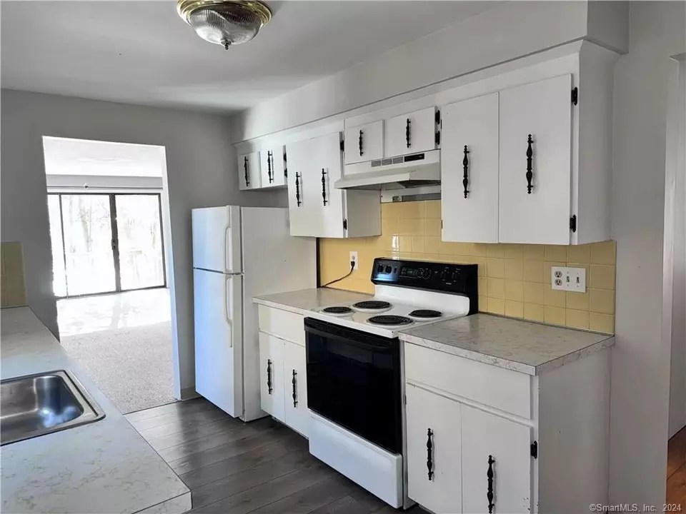 10 Meeting House Rd C, Stratford, CT 06614 21 Photos Movoto