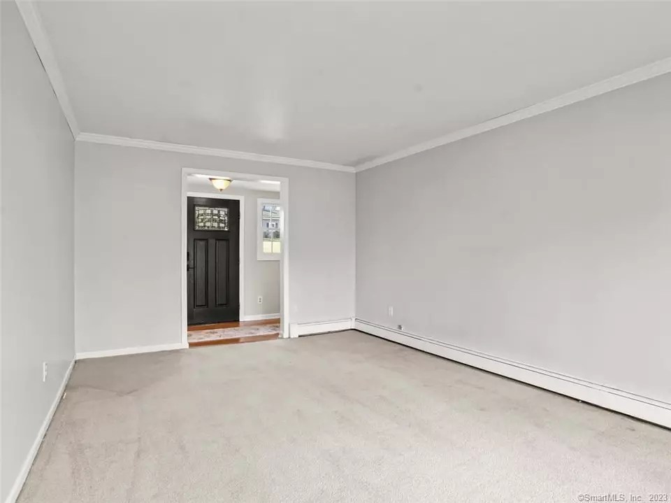 20 Dale Rd, Trumbull, CT 06611 40 Photos Movoto