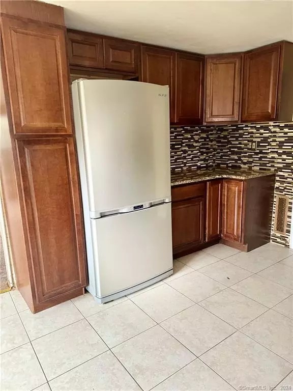 27 Raymond St, Waterbury, CT 06706 11 Photos Movoto