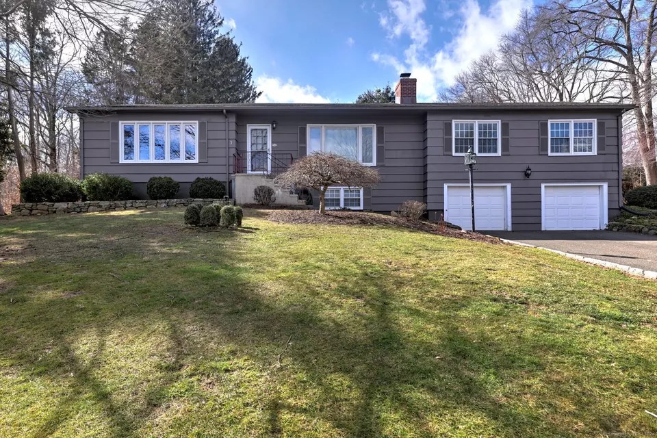 14 Old Stream Ln, Trumbull, CT 06611 38 Photos Movoto
