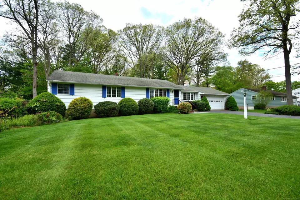 56 Country Way, North Haven, CT 06473 24 Photos Movoto