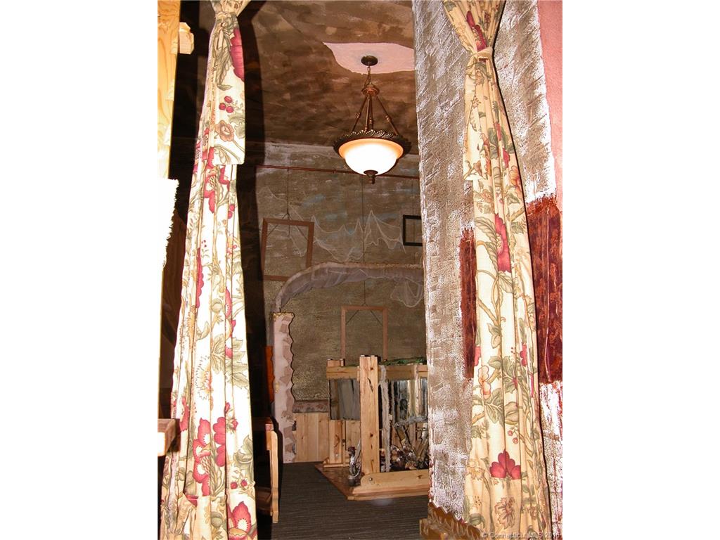 24 Brentwood Dr, Avon, CT 06001 MLS L10166749