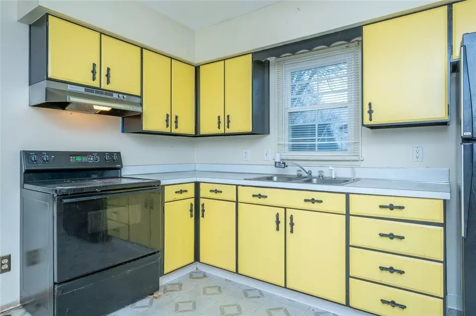 1606 E Watrous Ave, Des Moines, IA 50320 26 Photos Movoto