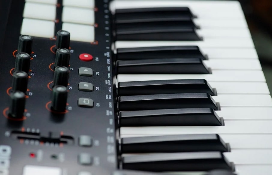 Best Synthesizers for Beginners Guide 2024 PianoOpedia