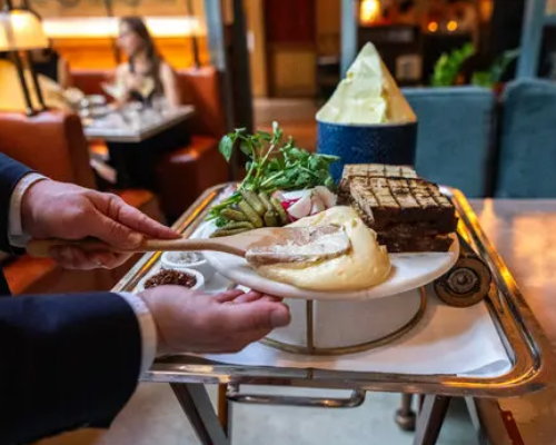 一位记者尝试了TikTok推荐的餐厅