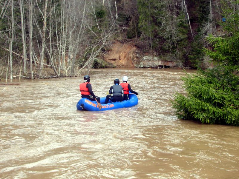Latvijā jauns 1500 zirgu spēku avots Amatas upe LA.LV
