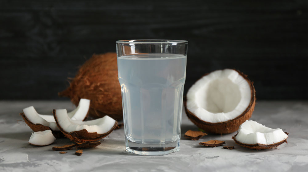 Picale.mx LOS BENEFICIOS DEL AGUA DE COCO Y QUÉ MARCA COMPRAR