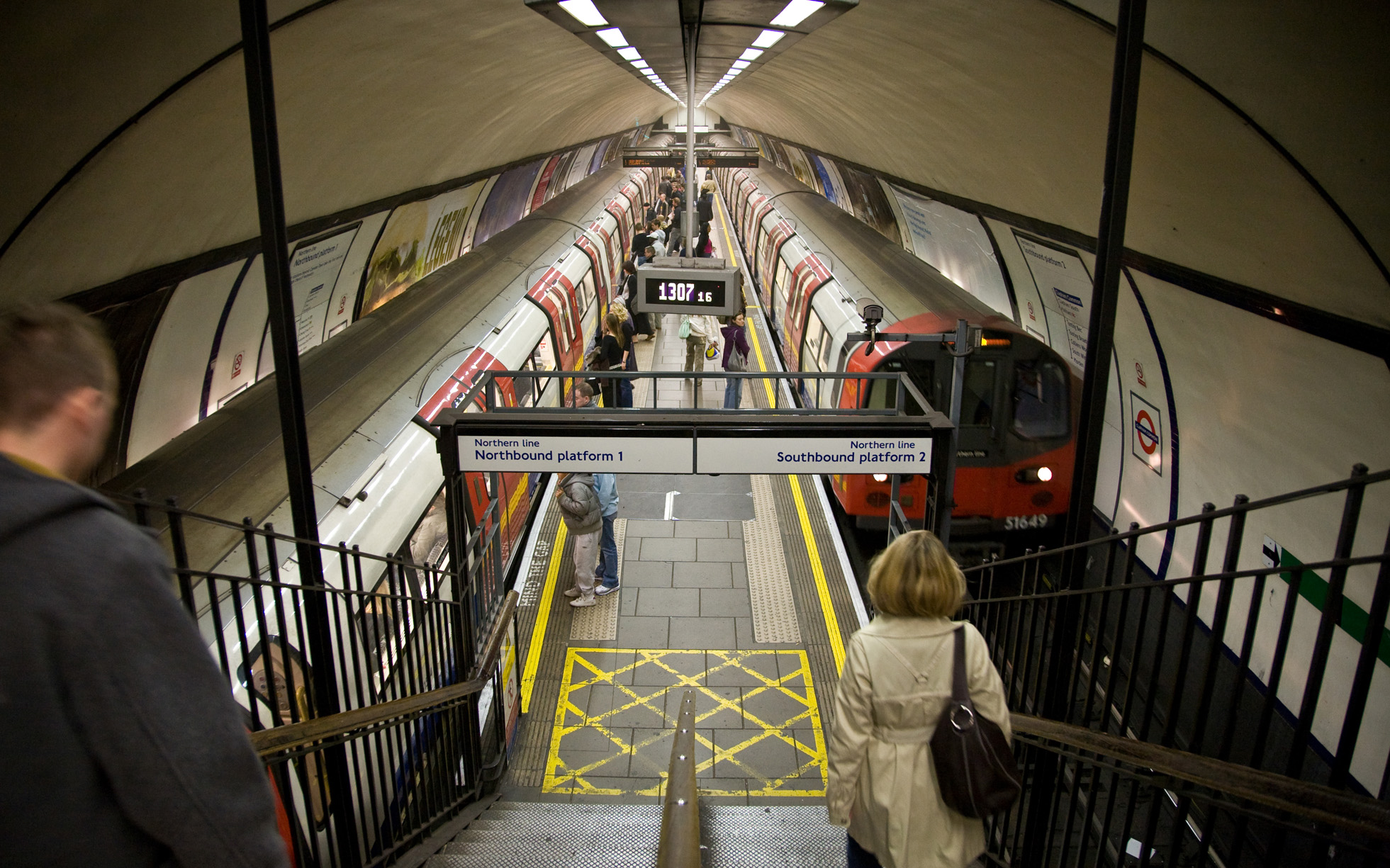 Clapham Common tube station by David Iliff Image Abyss