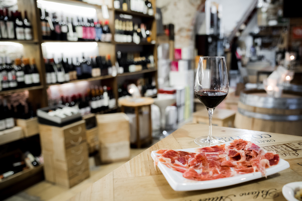 Best bars & drinks in Barcelona. Pickapictour