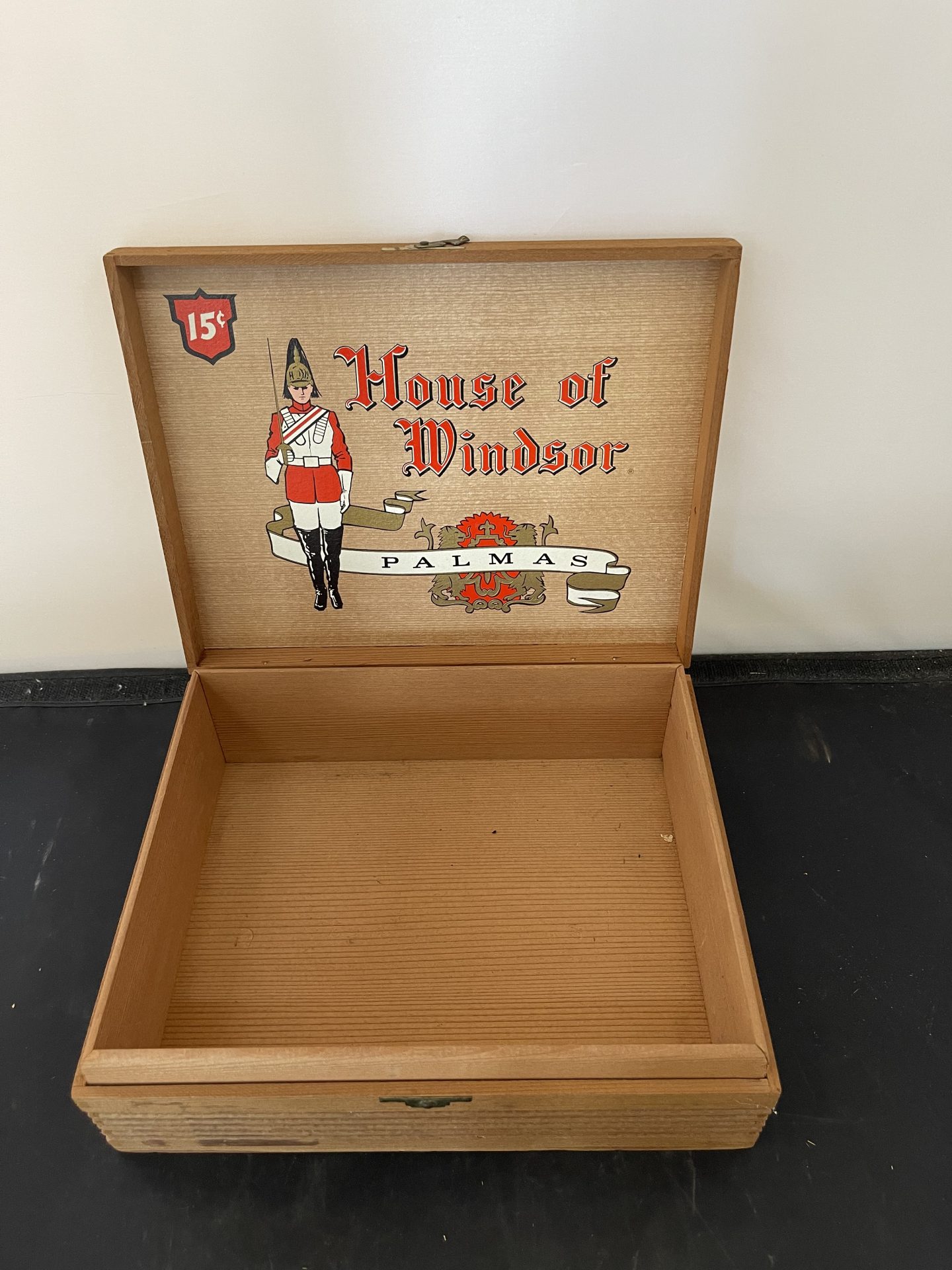 House of Windsor Cigar Box Picker Place