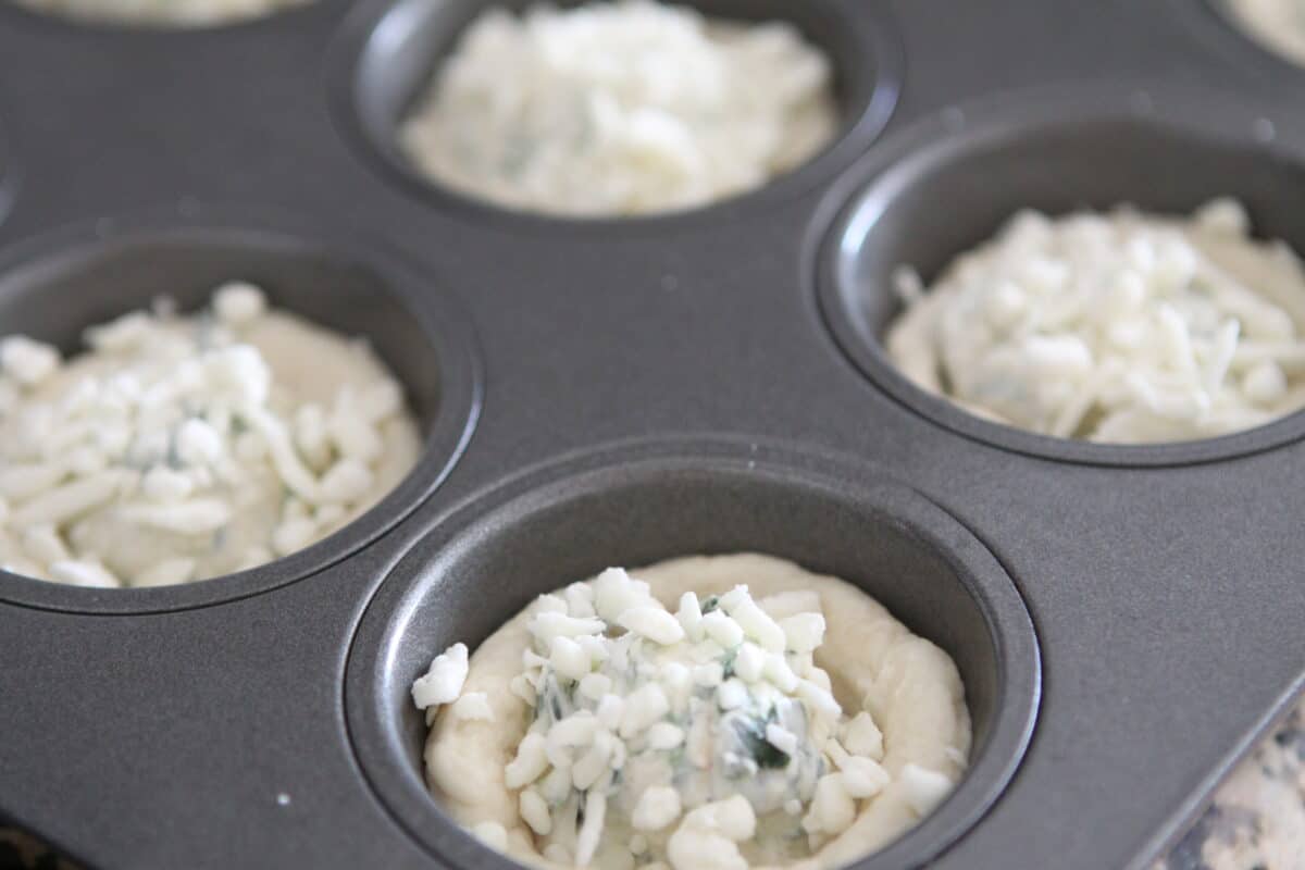 Spinach Dip Mini Bread Bowls The BEST Spinach Dip Recipe!