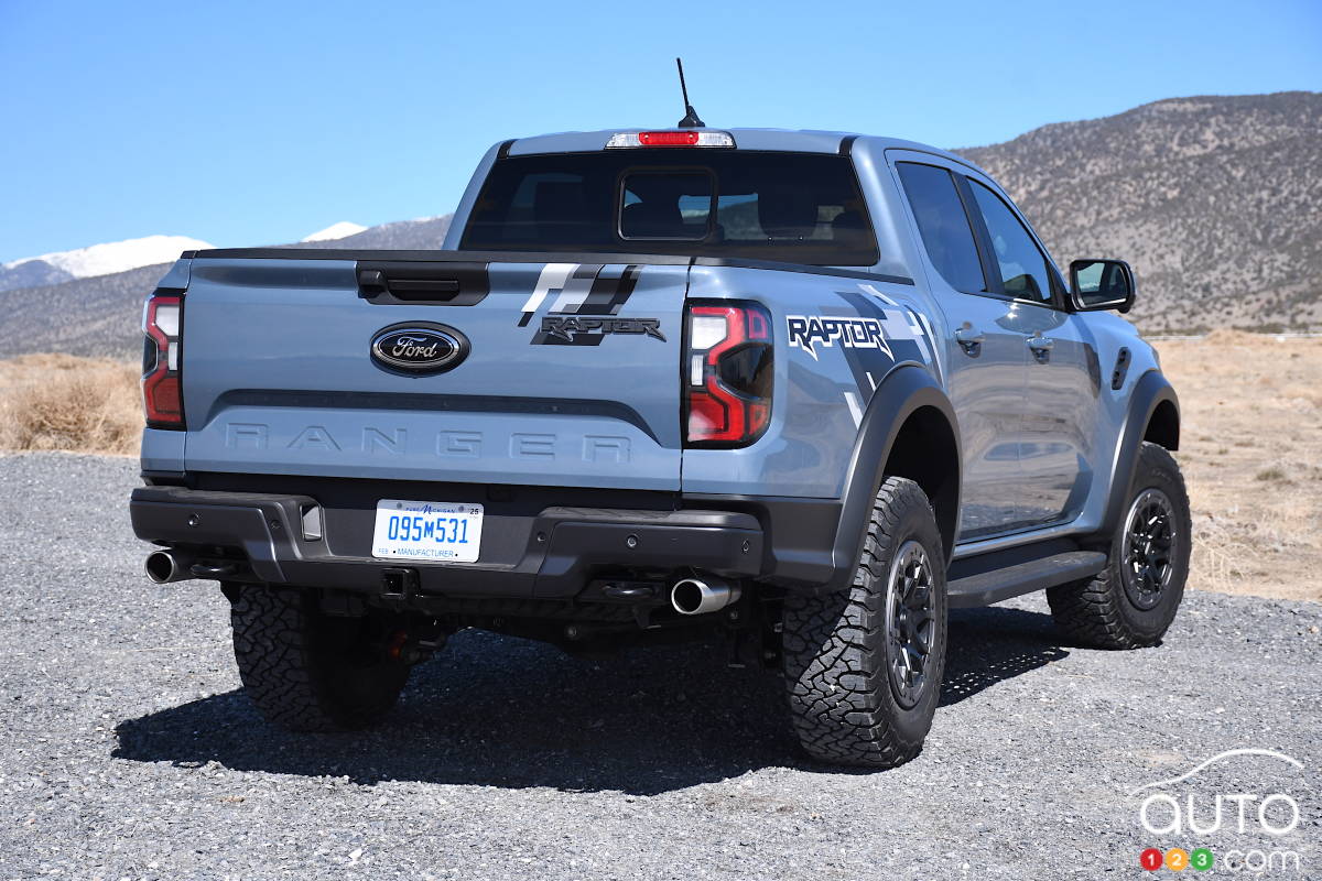 2024 Ford Ranger Raptor - first test drive | Car Reviews | Auto123