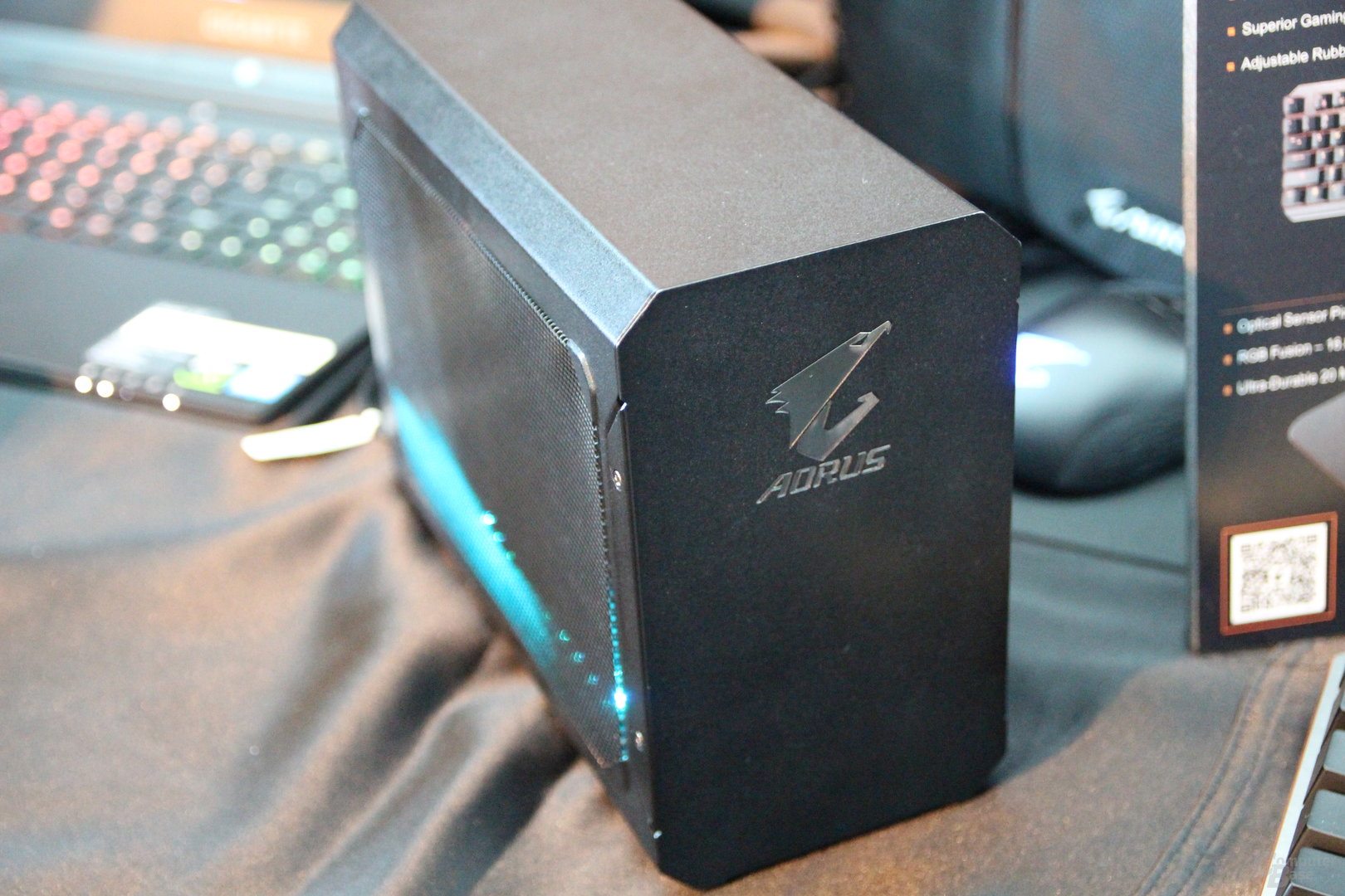 Gigabyte Aorus Gaming Box Winziges eGPUGehäuse mit GTX 1070 Mini ab