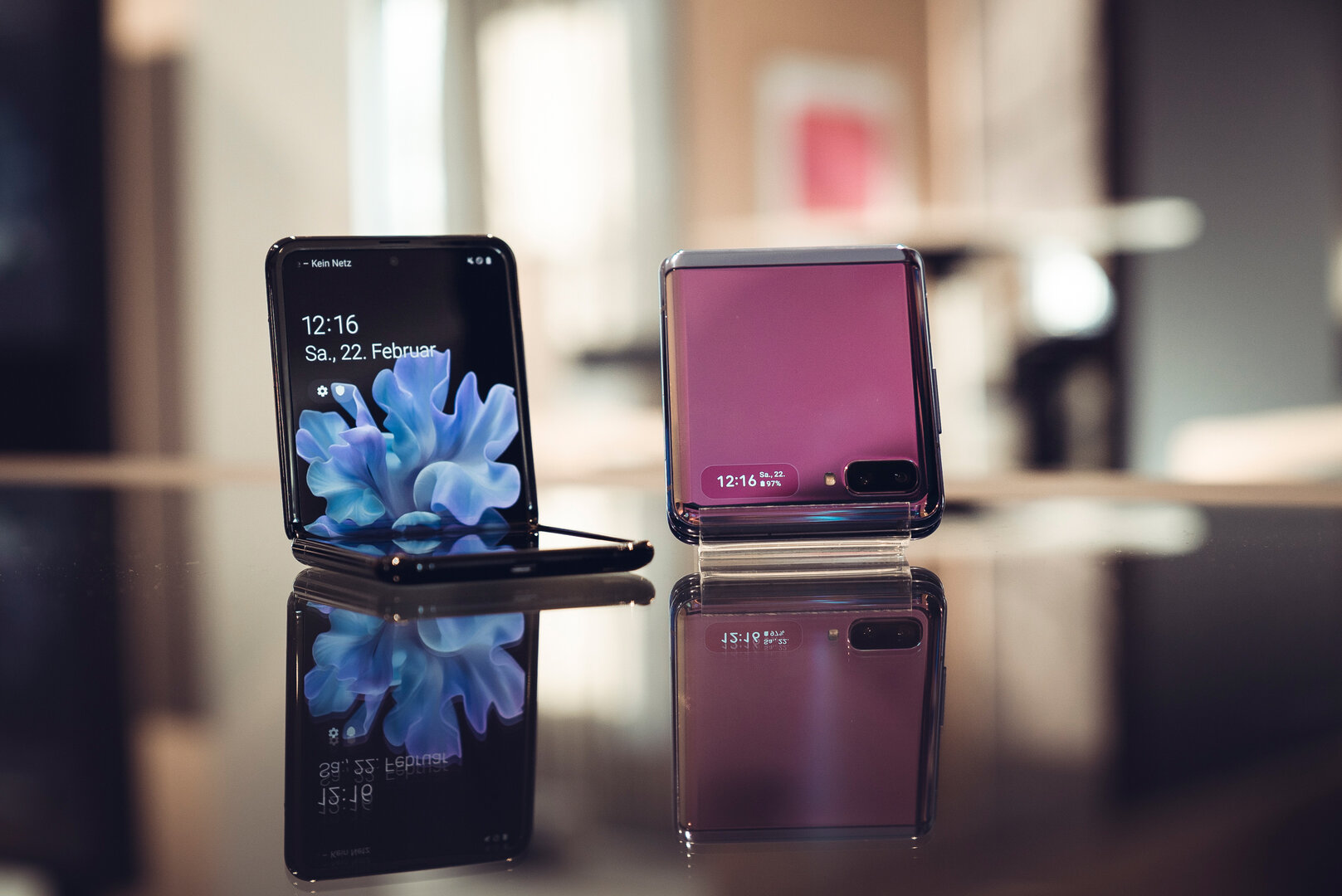 Samsung Galaxy Z Flip Aus klein wird groß und Glas schützt das