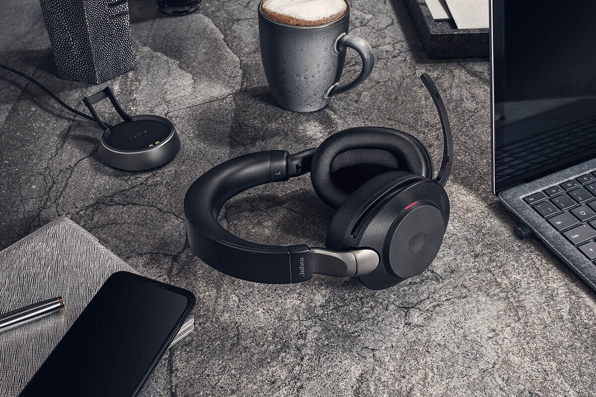 Jabra Evolve2 Neue HeadsetSerie mit bis zu 10 Mikrofonen und ANC