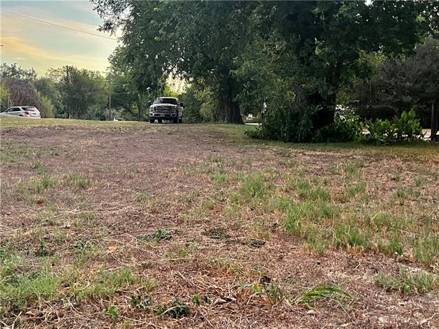 374 Guadalupe River Dr, Seguin, TX 78155