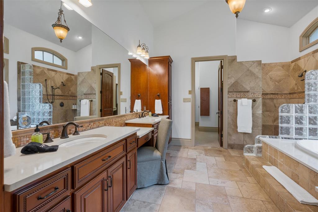 17809 Breakwater Dr, Jonestown, TX 78645