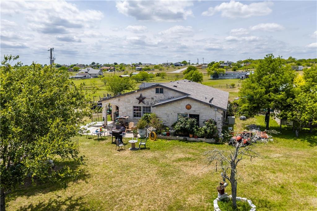 921 Ranch House Loop, Niederwald, TX 78640