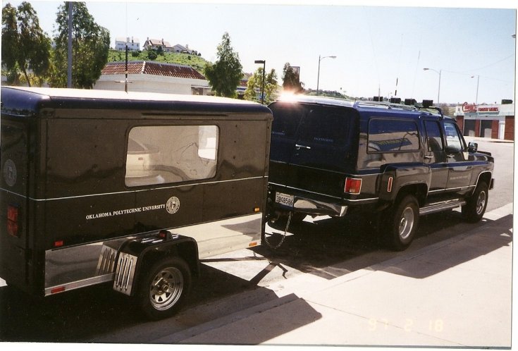 IMCDb.org: 1989 Chevrolet Suburban Silverado [V-2500] in "Twister, 1996"