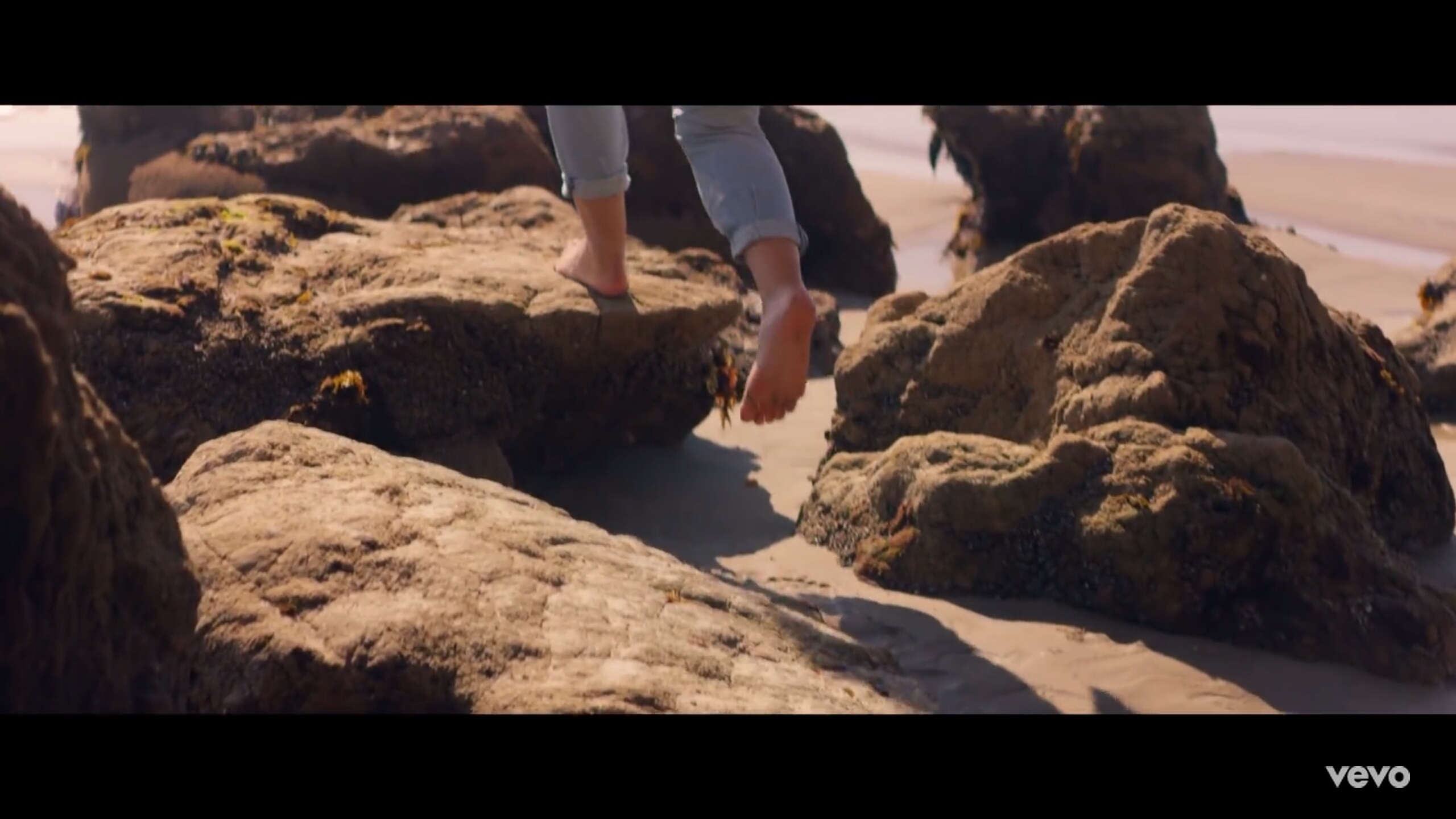Alessia Cara Feet Screencaps from music video The MousePad