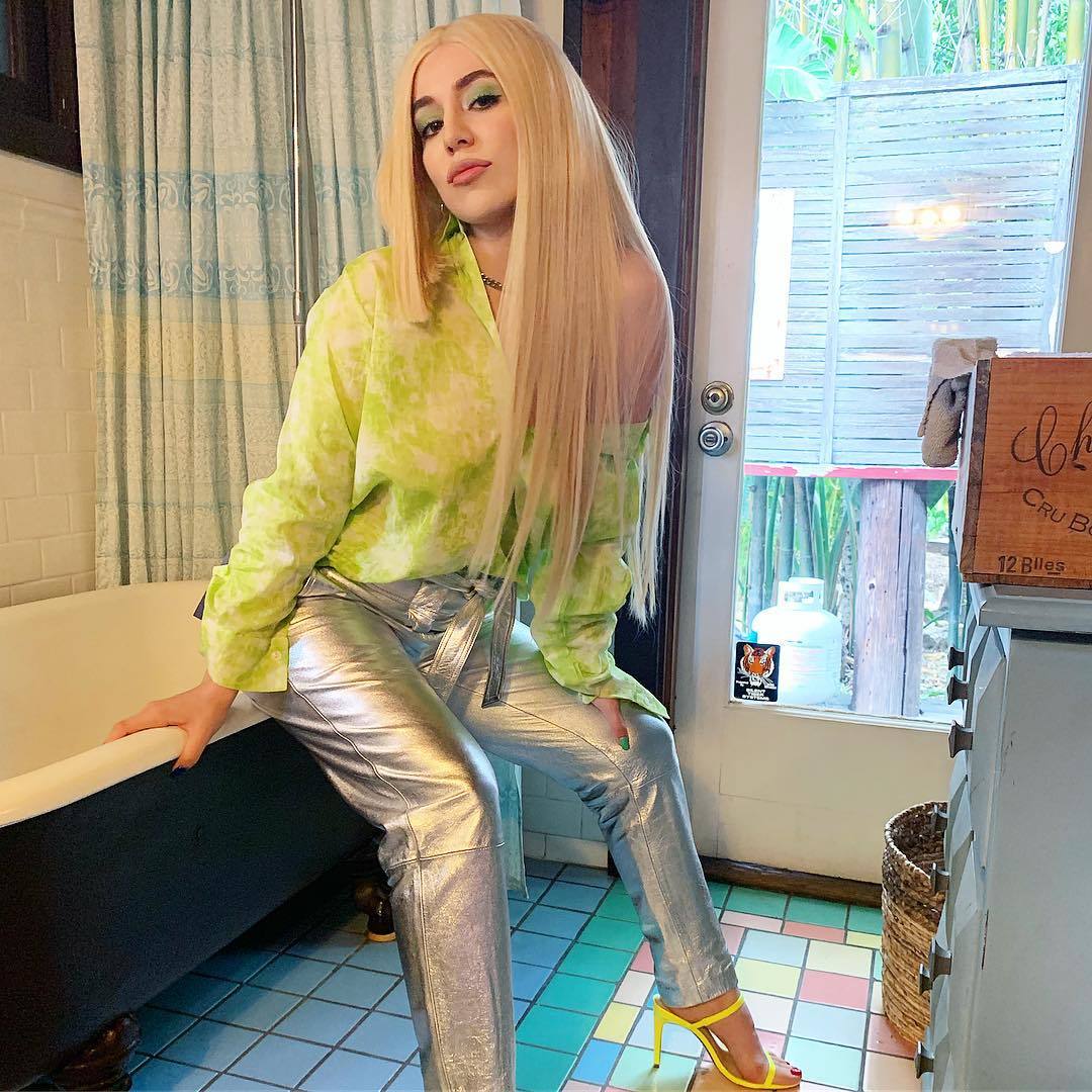 Aesthetic Ava Max Wallpaper