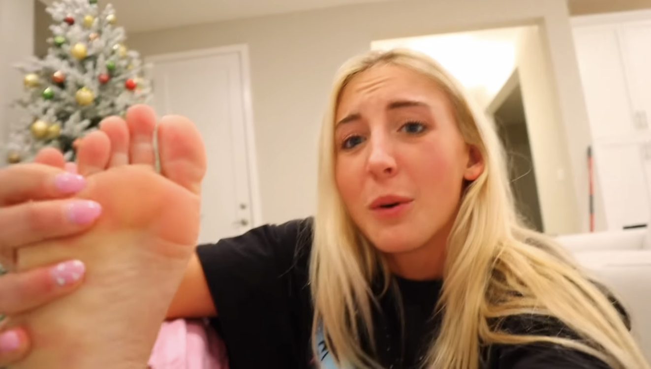 Cassidy Thompson's feet