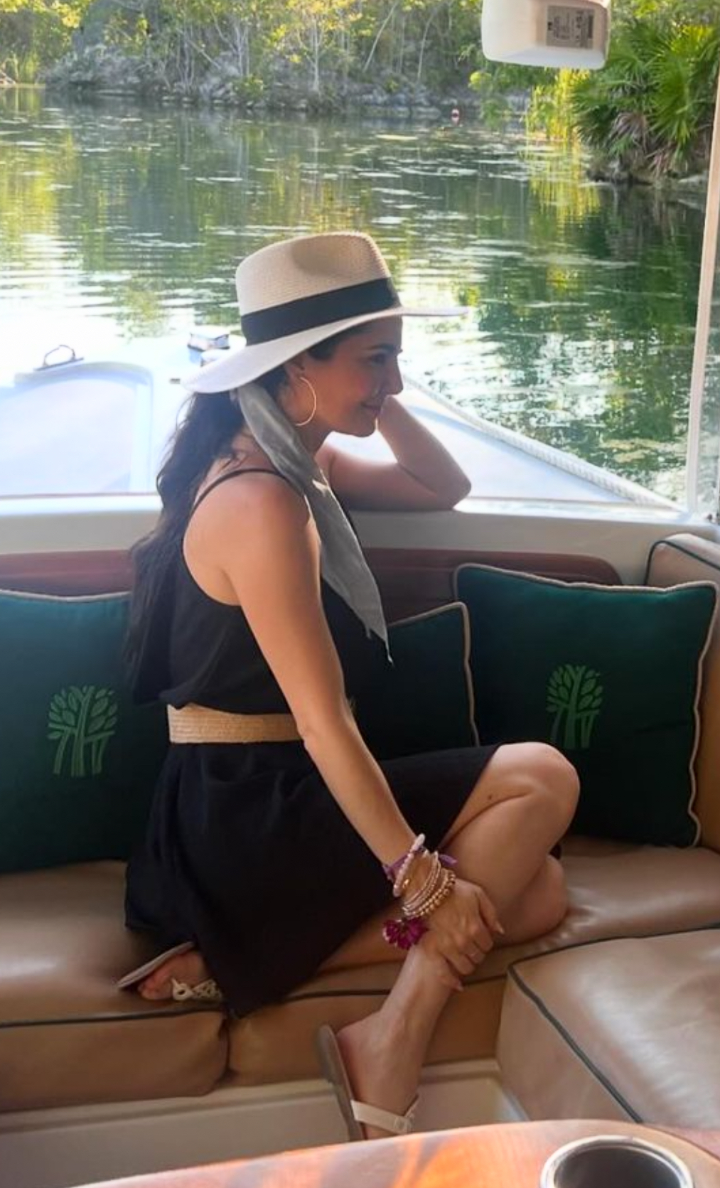 Martha Higareda's feet