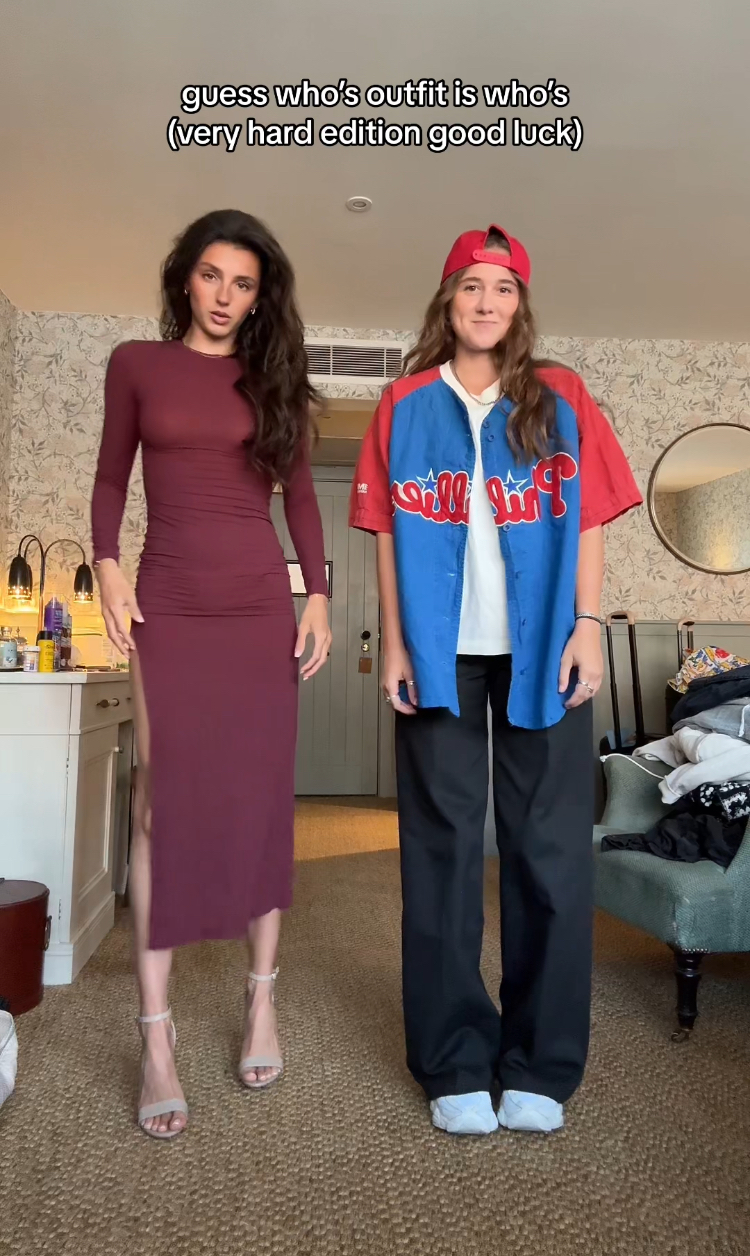 Savannah Rae Demers's feet