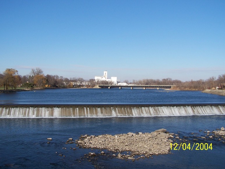 Waverly, IA Looking North on the Cedar River from Bremer Ave. photo