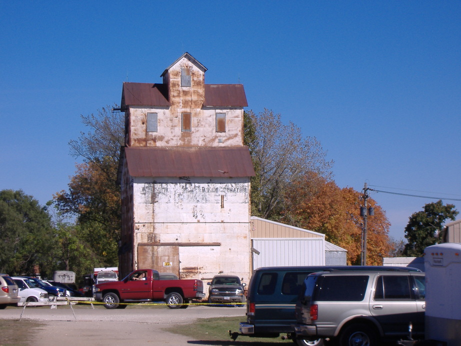 London Mills, IL Old Coop Building London Mills photo, picture